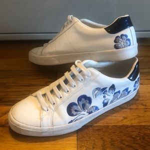 ZARA white sneakers w/floral stitching US 9